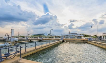 Antimousses dans le traitement de l'eau : améliorer l'efficacité et la stabilité du système
